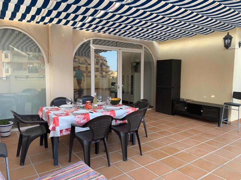 Encantador Piso Con Terraza Y Piscina Apartment Benalmadena Luaran gambar